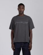 Script Tee Vintage Black worn by model